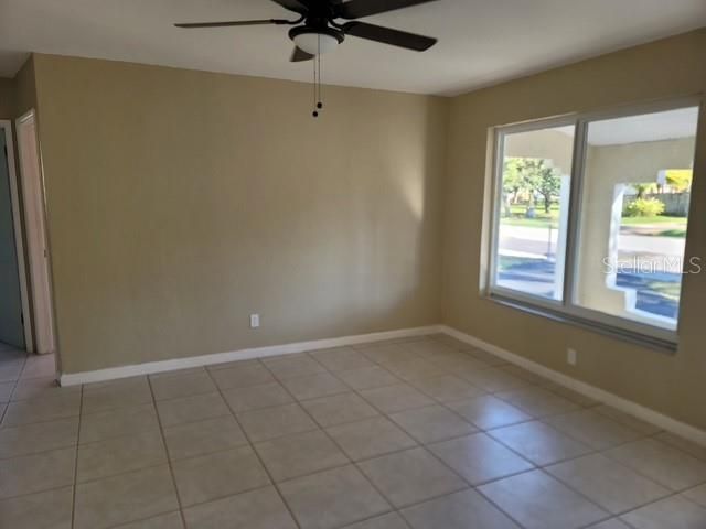 Empty room, Interior