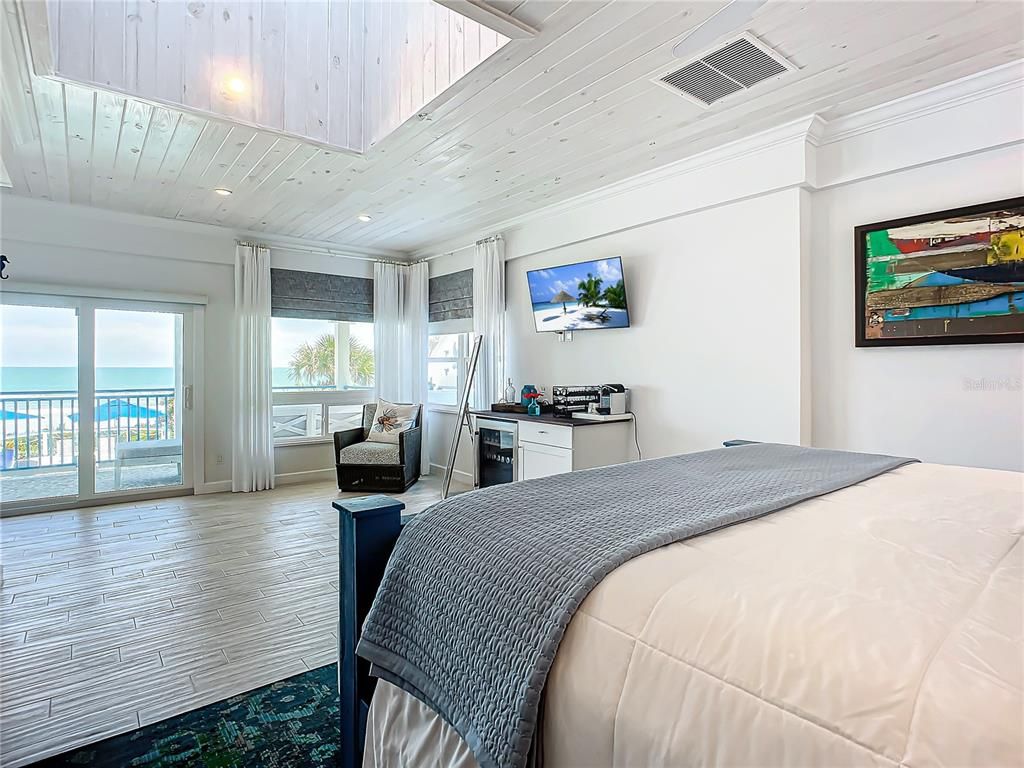 Bedroom, Interior, Recessed Lighting, Water, Wood Texture Flooring