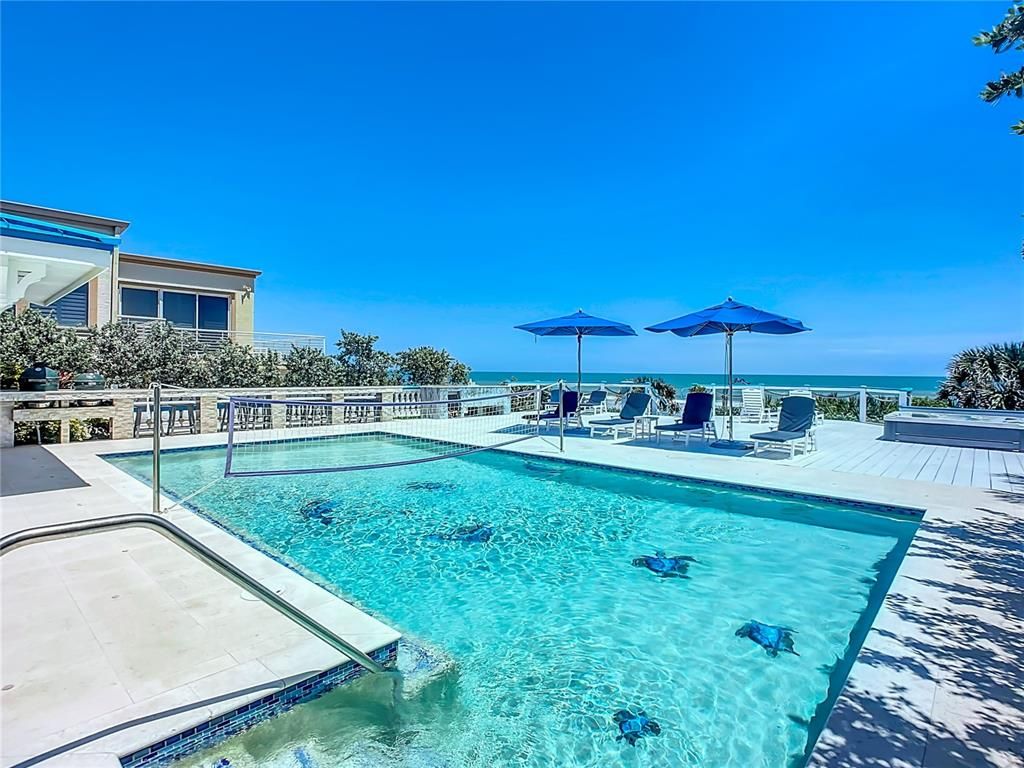 Exterior, Pool, Water