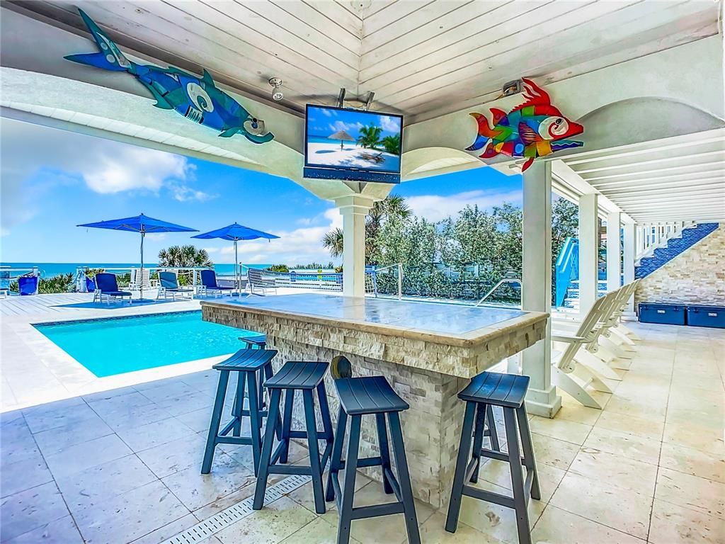 Exterior, Pool, Water