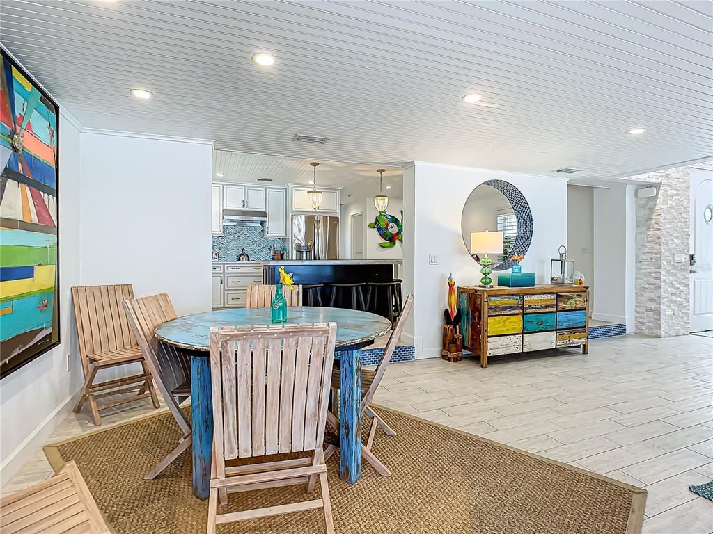 Dining room, Interior, Kitchen, Pendant Lights, Recessed Lighting, Stainless Steel Appliances