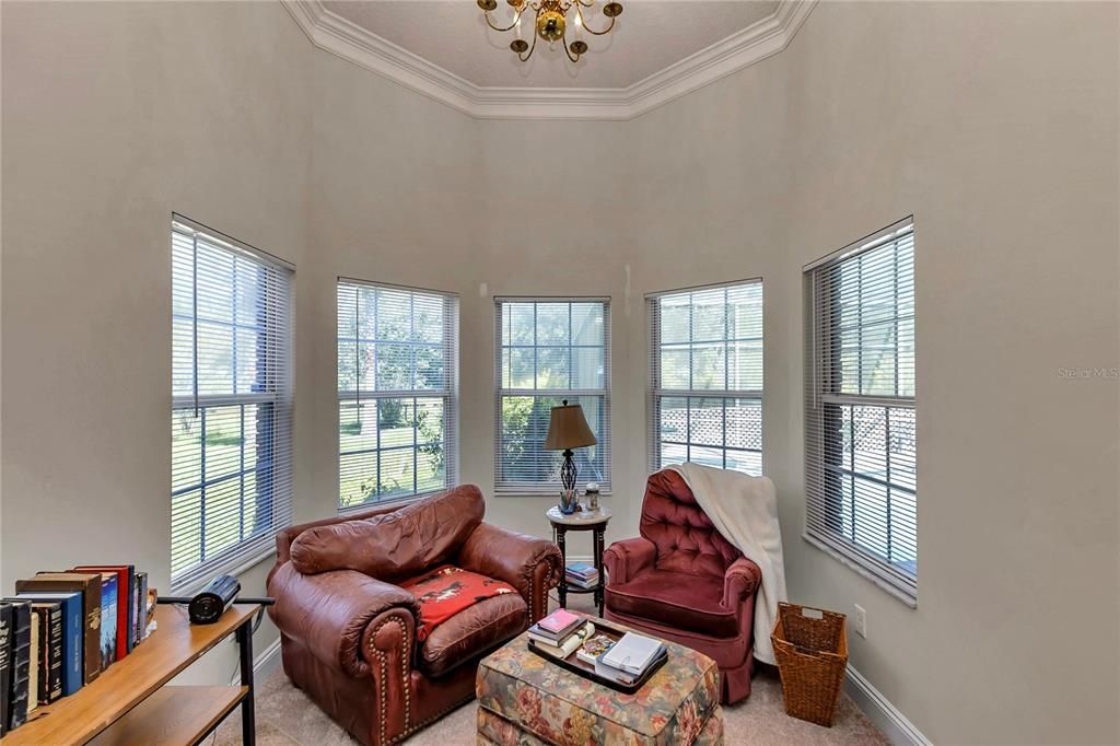 Chandelier, Interior, Living room