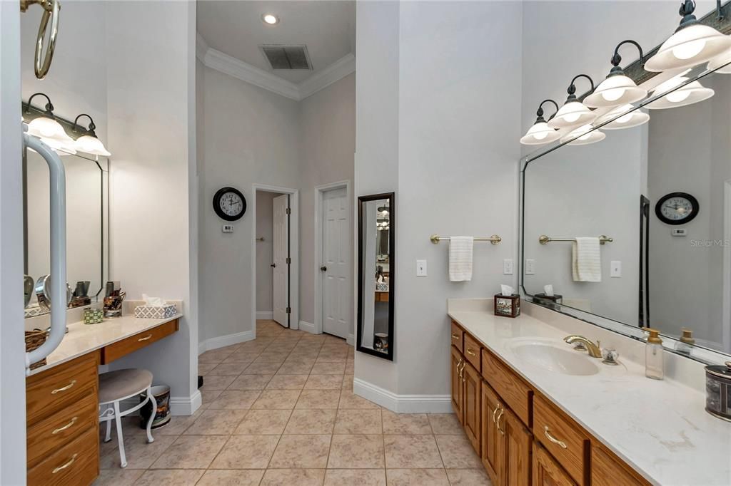 Bathroom, Dual Sink Vanities, Interior, Recessed Lighting