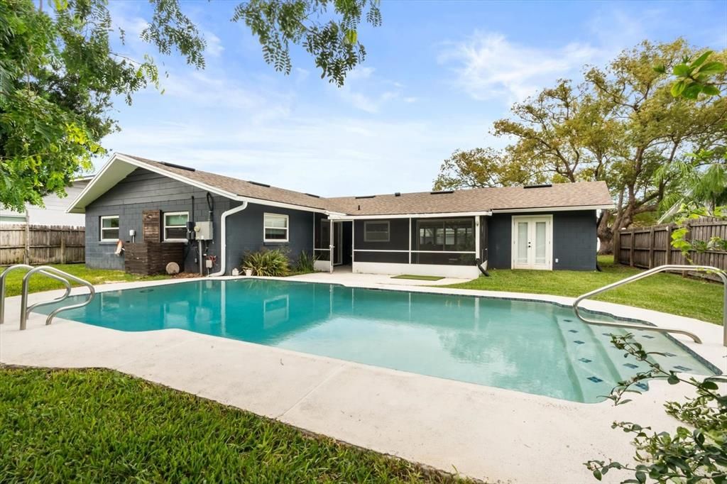 Exterior, Pool