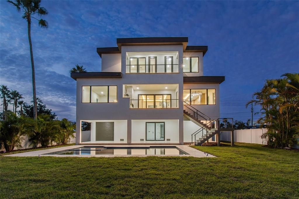 Backyard, Exterior, Facade, Modern