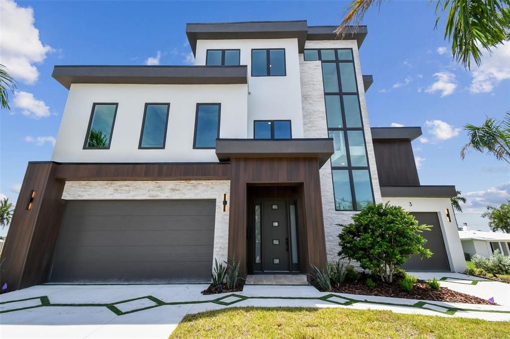 Attached, Exterior, Facade, Modern