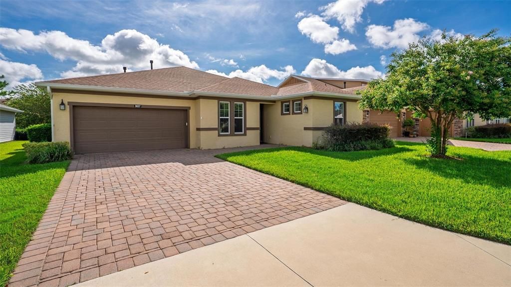 Attached, Exterior, Facade, Ranch