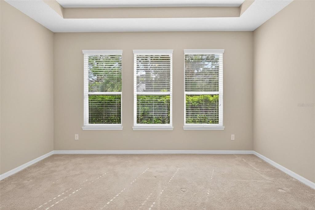 Empty room, Interior