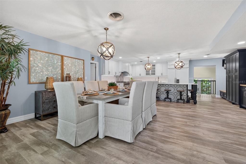 Chandelier, Dining room, Interior, Kitchen, Pendant Lights, Recessed Lighting, Wood Texture Flooring