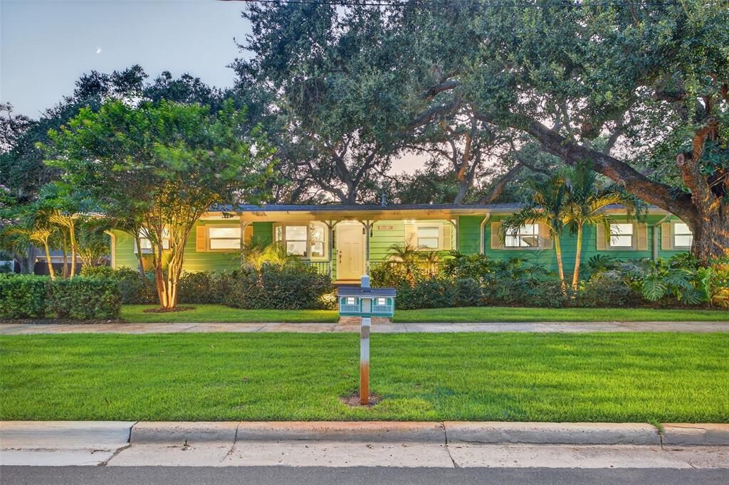 Backyard, Exterior, Facade, Ranch