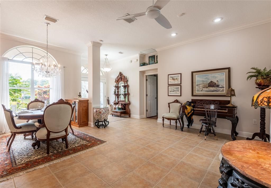 Chandelier, Dining room, Interior, Pendant Lights, Piano, Recessed Lighting