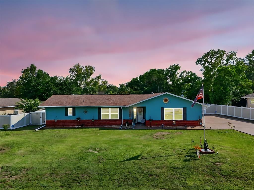 Backyard, Exterior, Facade, Ranch