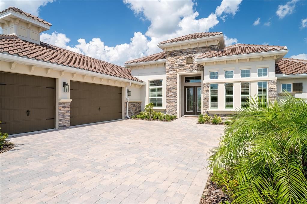 Attached, Exterior, Facade, Mediterranean