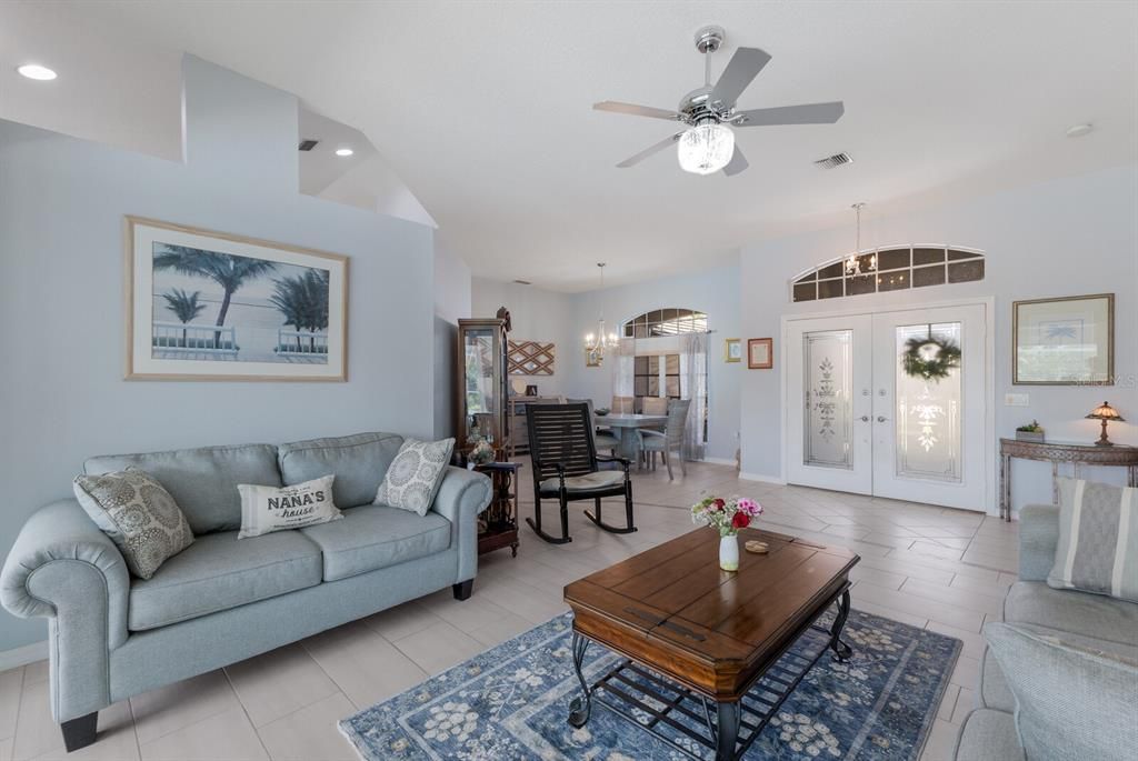 Chandelier, Dining room, Interior, Living room, Pendant Lights, Recessed Lighting