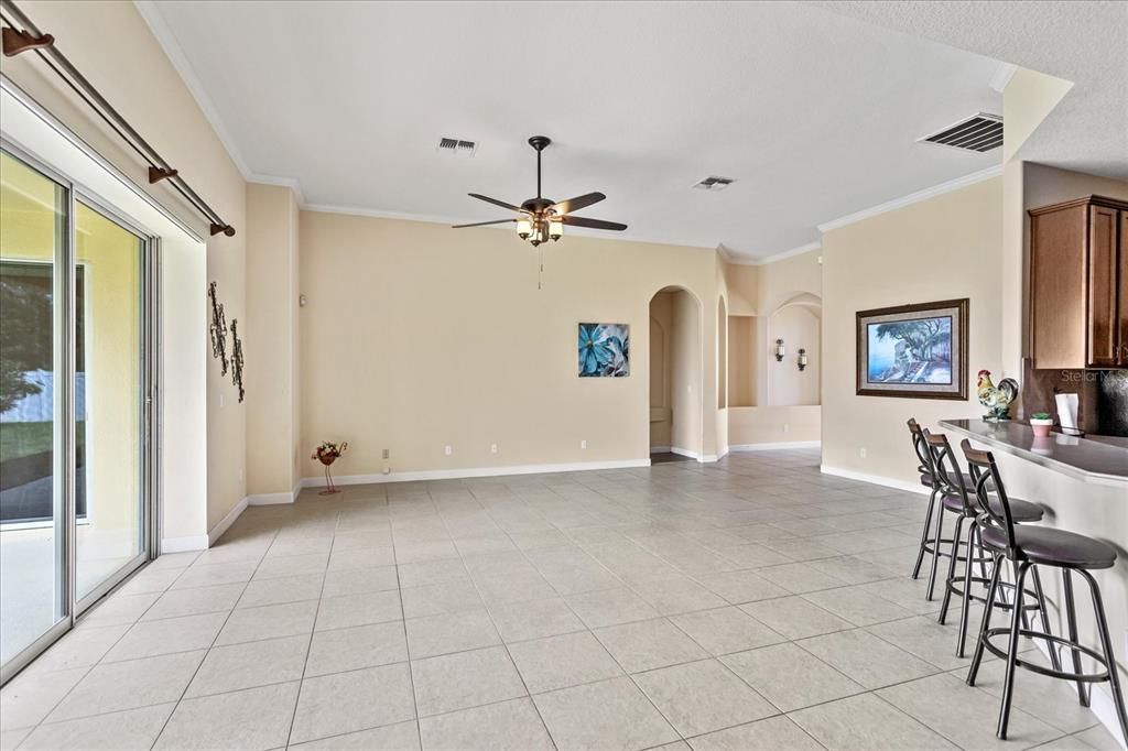 Empty room, Interior