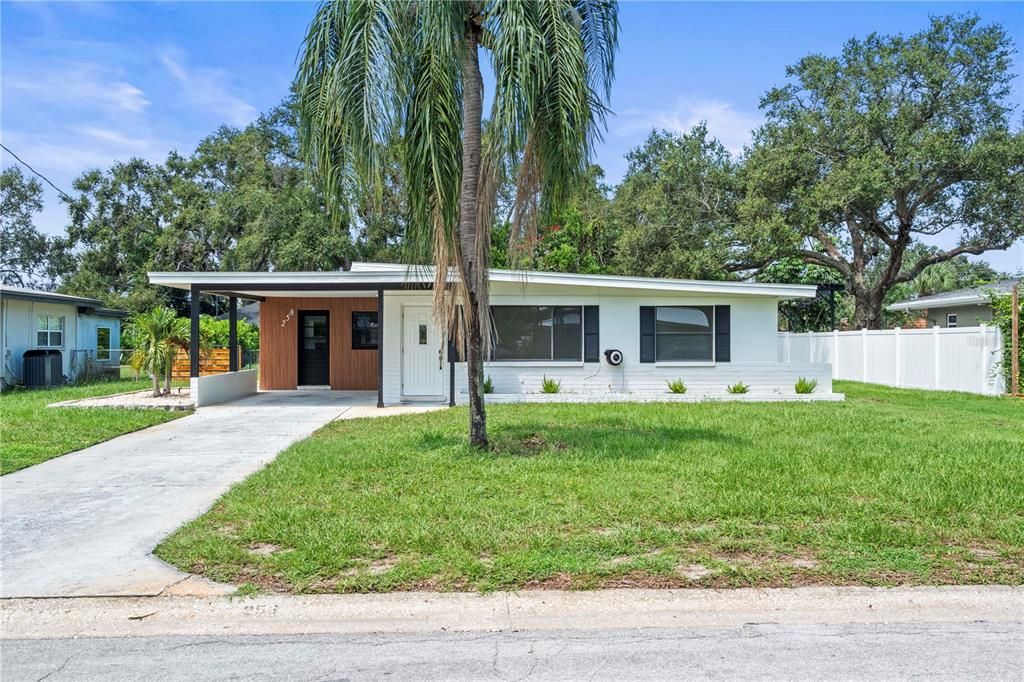 Backyard, Exterior, Facade, Ranch