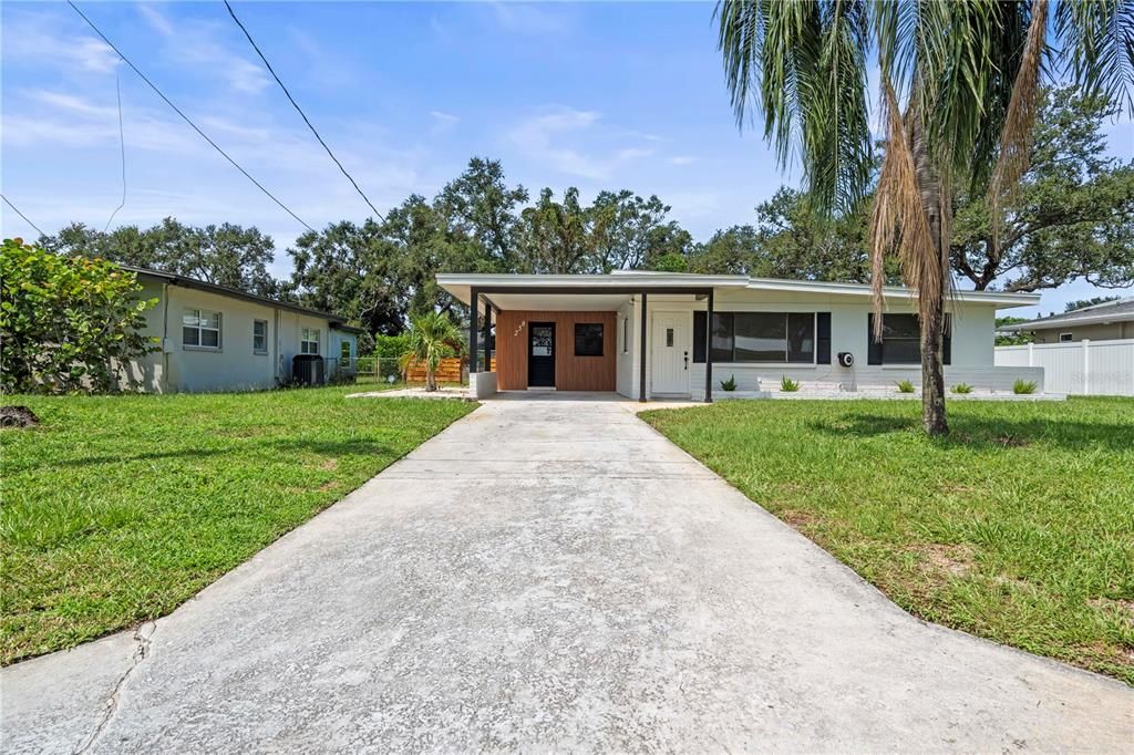 Backyard, Exterior, Facade, Ranch