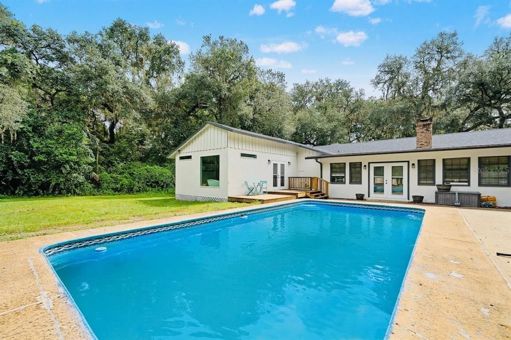 Exterior, Pool