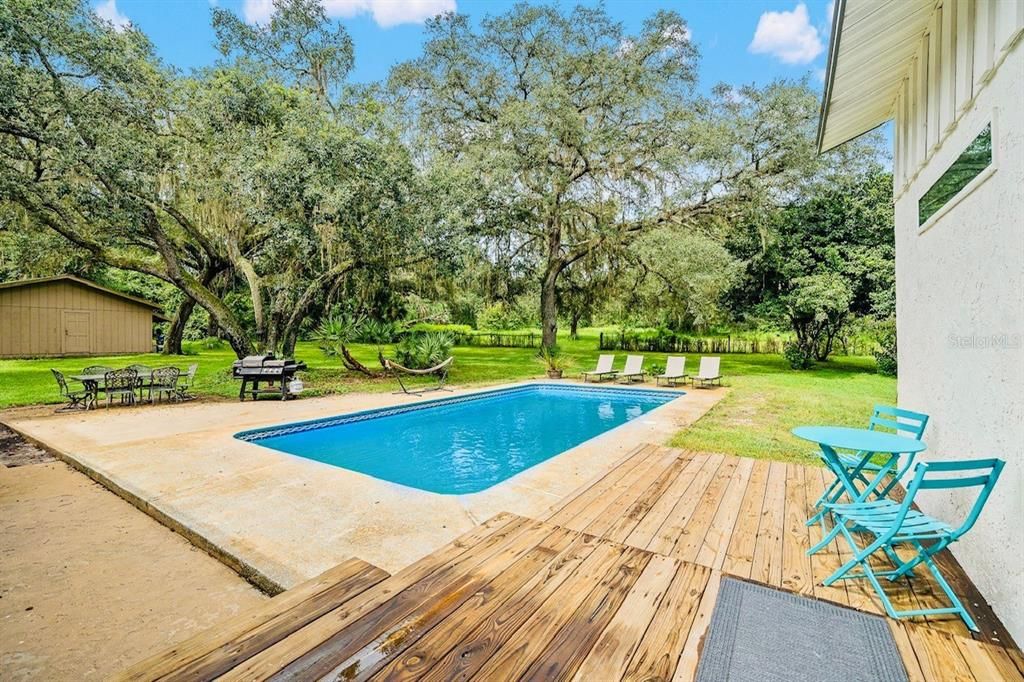 Exterior, Pool