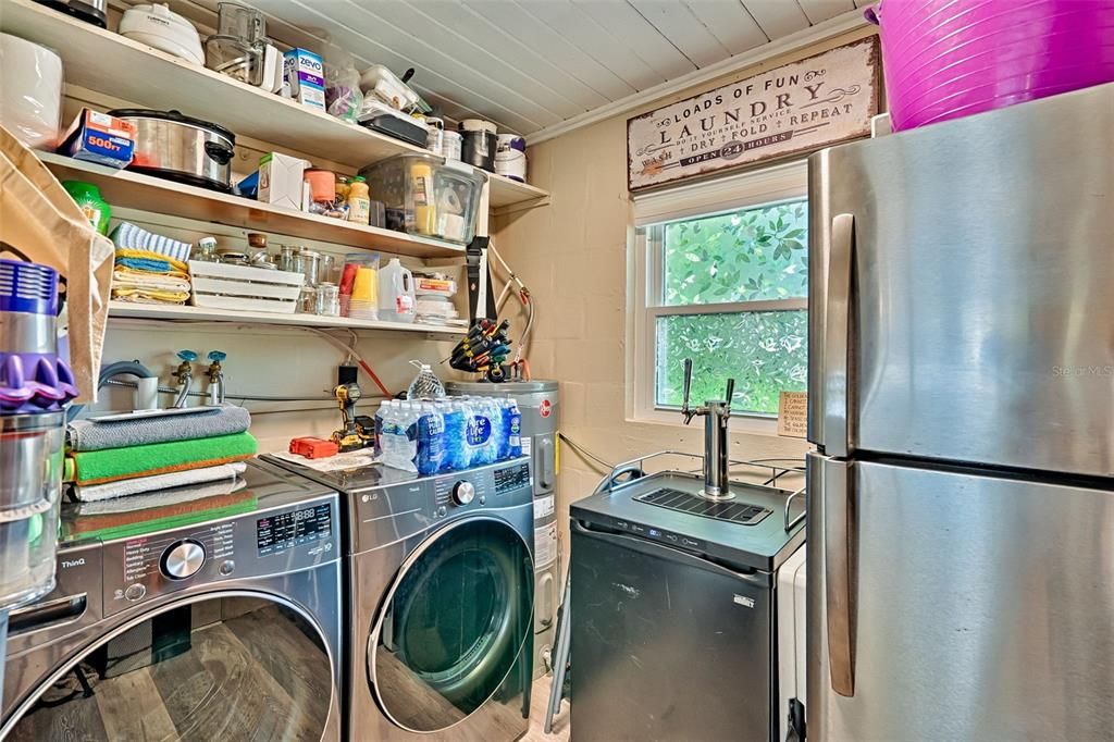 Interior, Washer, Wood Texture Flooring