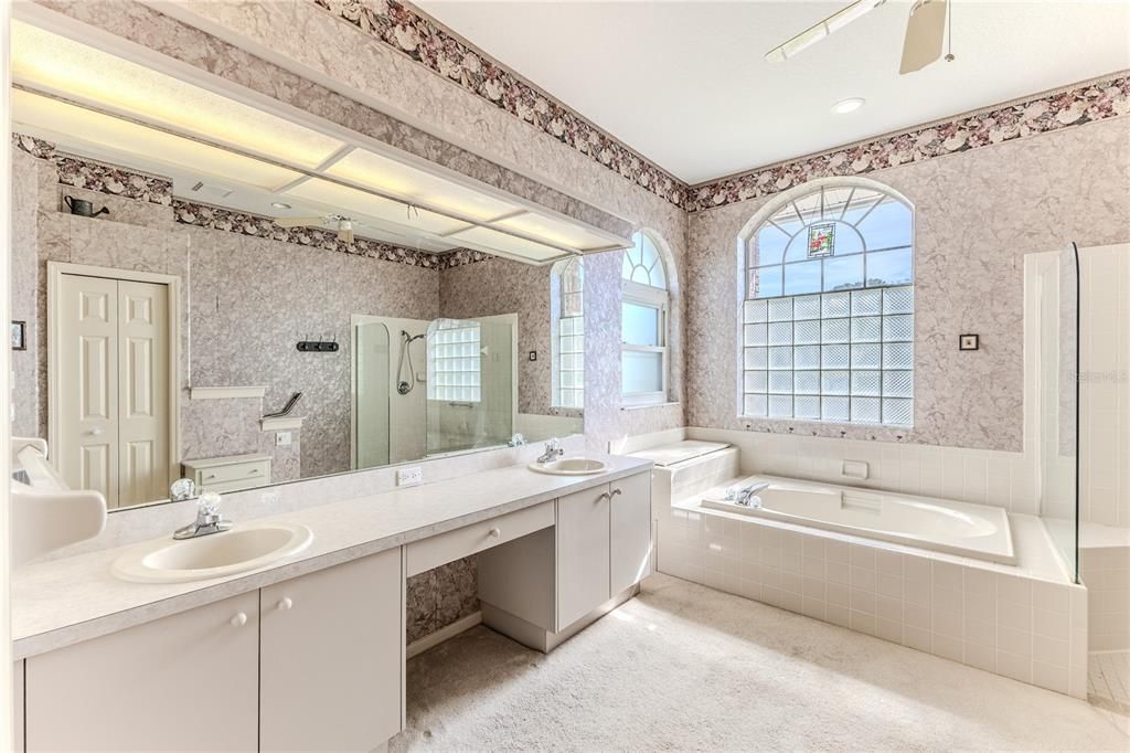Bathroom, Dual Sink Vanities, Interior, Recessed Lighting