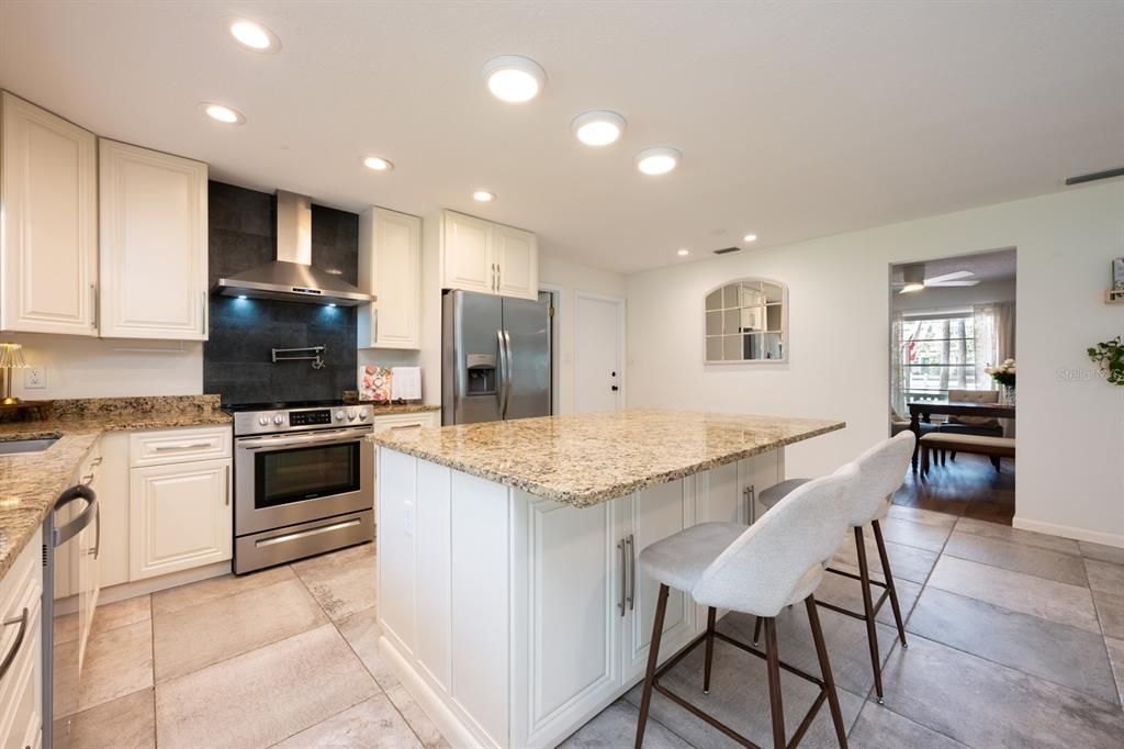 Dining room, Interior, Kitchen, Recessed Lighting, Stainless Steel Appliances
