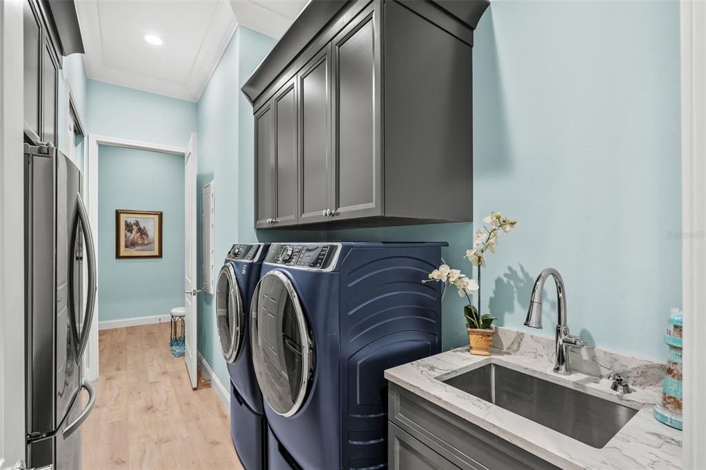 Interior, Recessed Lighting, Washer, Wood Texture Flooring