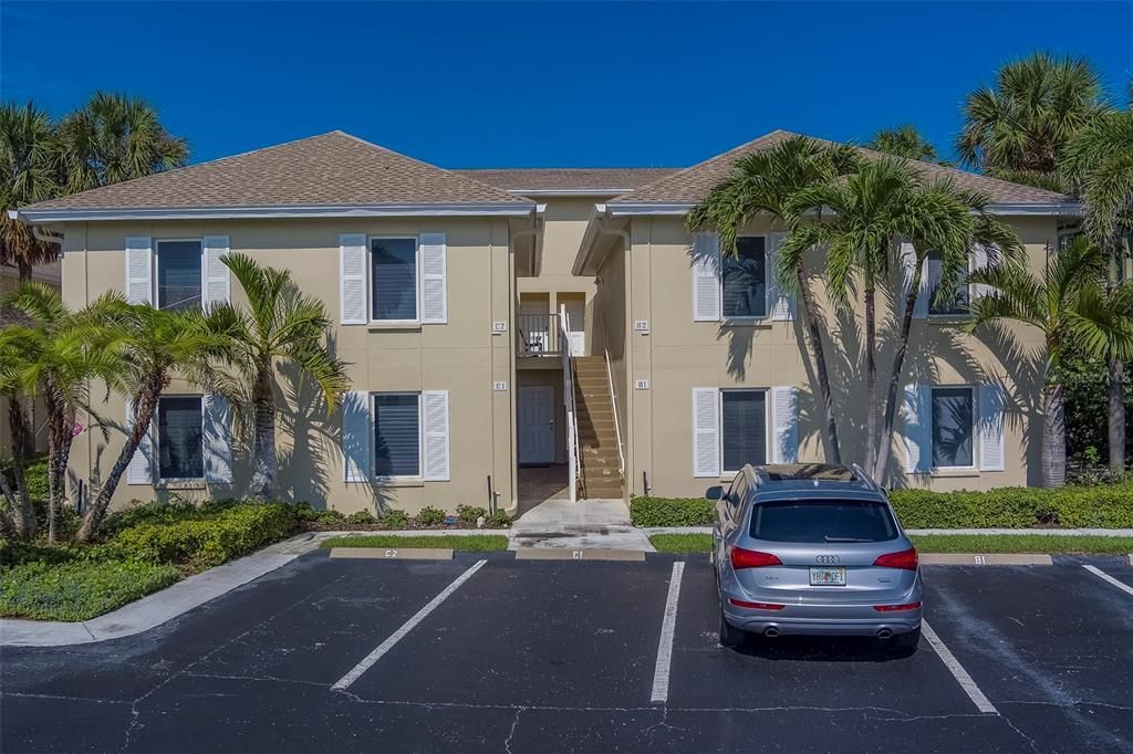 Exterior, Facade, Modern