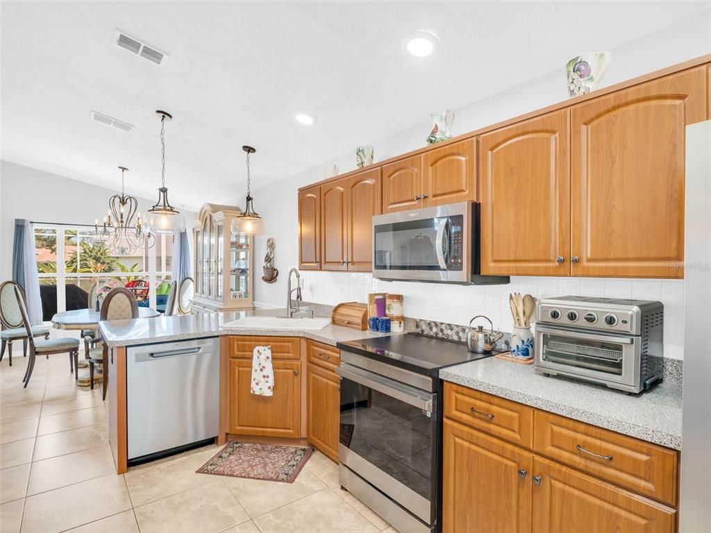 Dining room, Interior, Kitchen, Pendant Lights, Recessed Lighting, Stainless Steel Appliances
