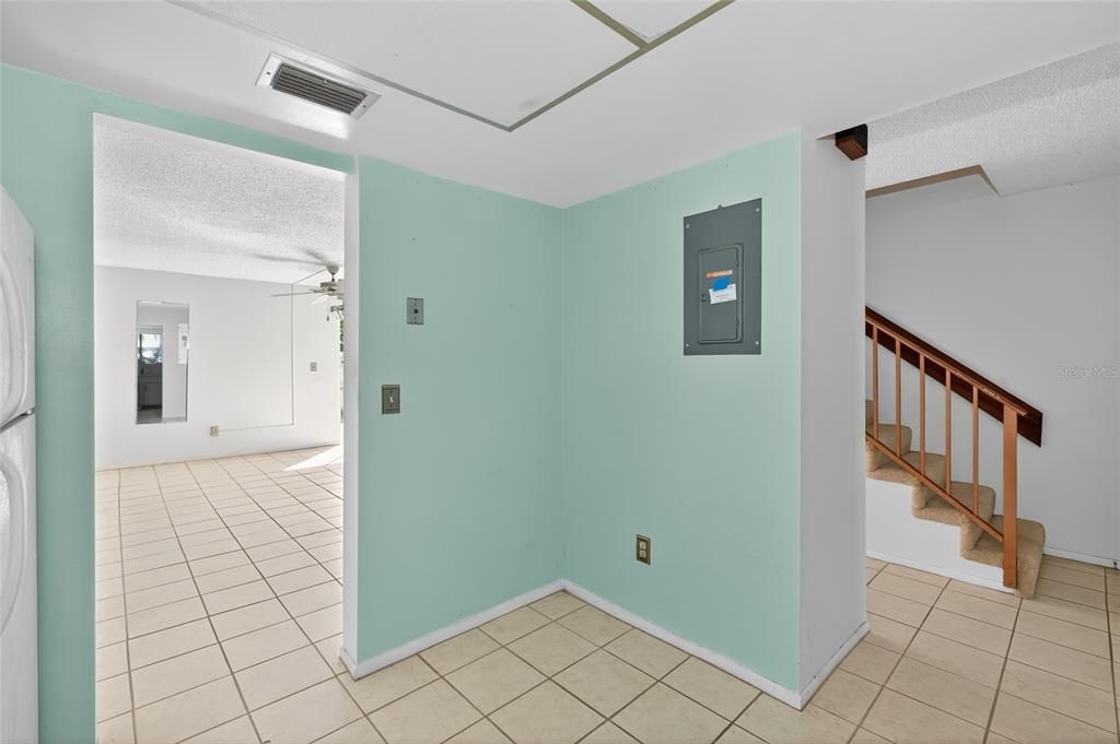 Empty room, Interior