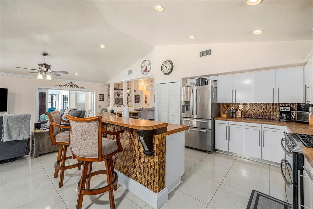 Dining room, Interior, Kitchen, Recessed Lighting, Stainless Steel Appliances