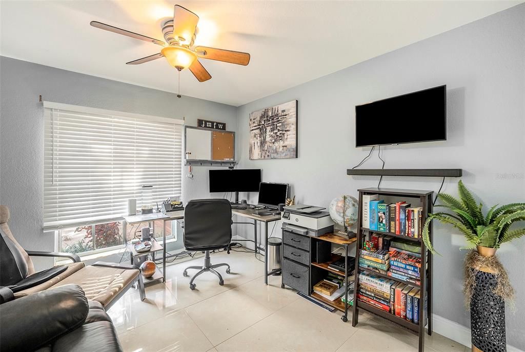 Home Office, Interior