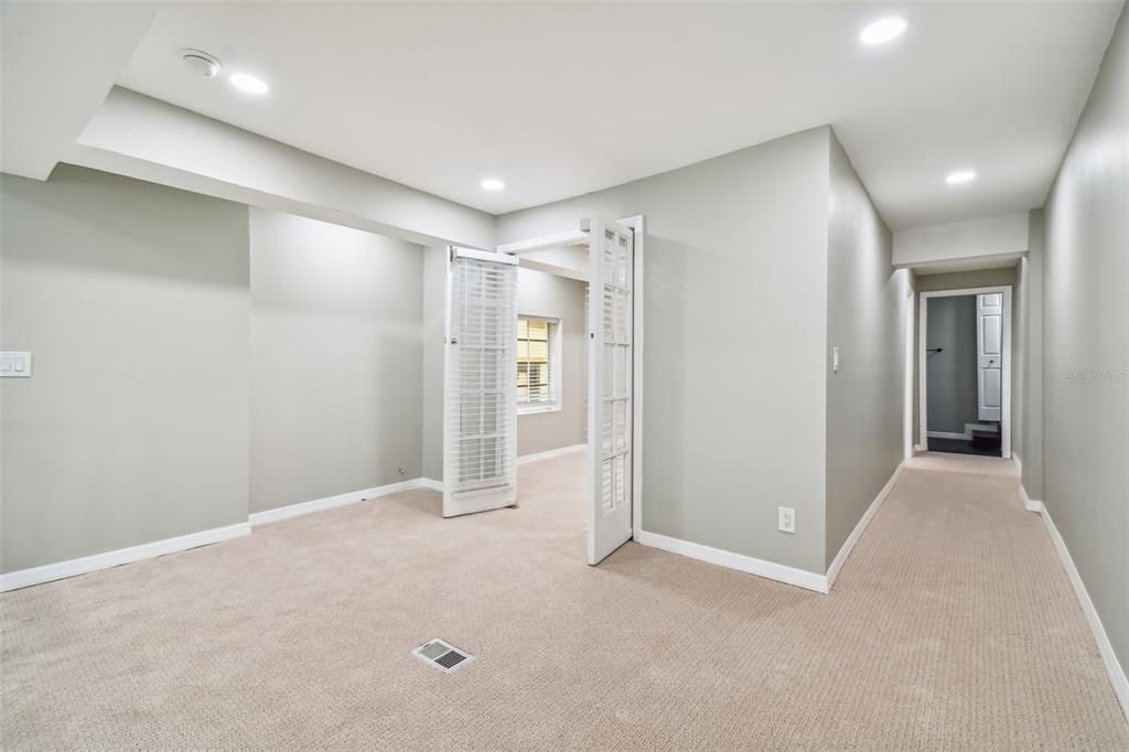 Empty room, Interior, Recessed Lighting