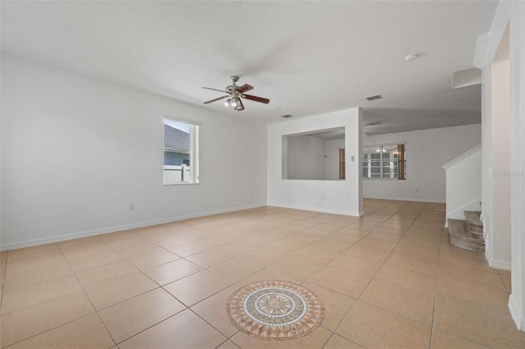 Empty room, Interior