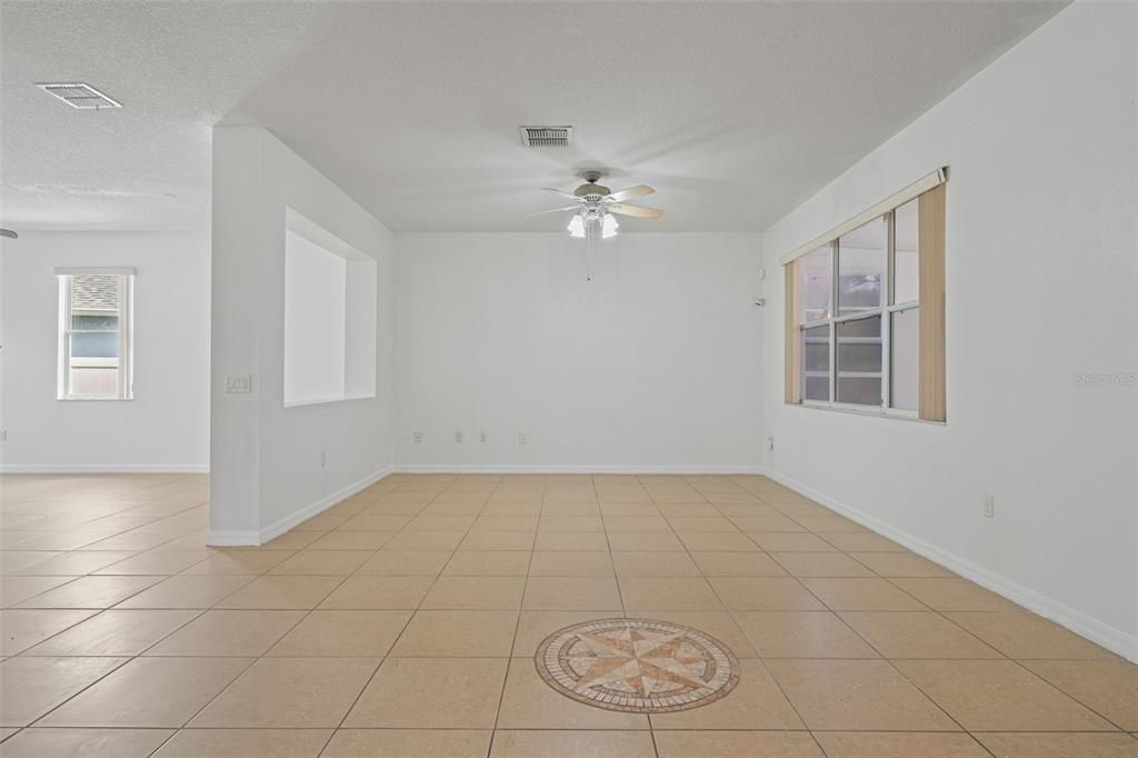 Empty room, Interior