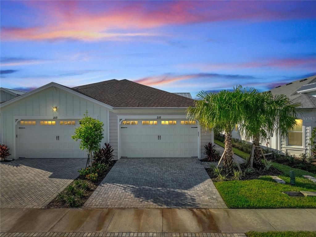 Attached, Exterior, Facade, Ranch