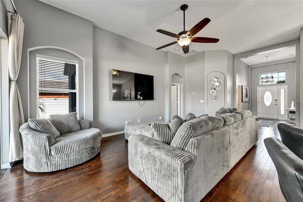 Interior, Living room, Pendant Lights, Wood Texture Flooring