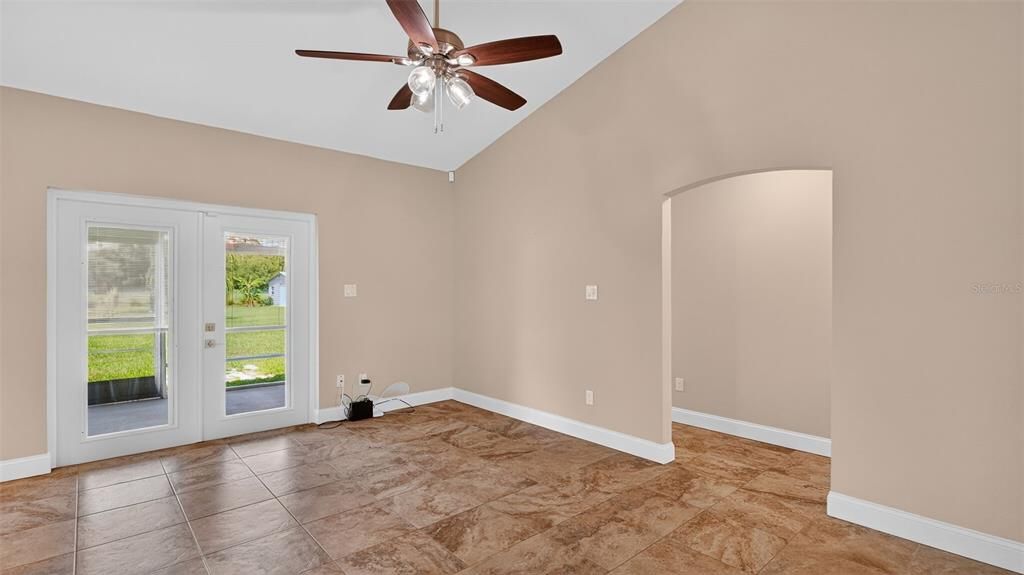 Empty room, Interior