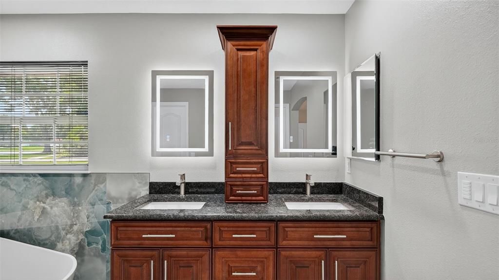 Bathroom, Dual Sink Vanities, Interior