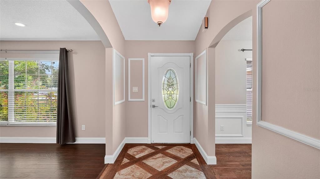 Interior, Recessed Lighting, Wood Texture Flooring