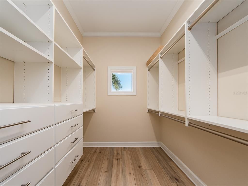 Interior, Walk-in Closets, Wood Texture Flooring