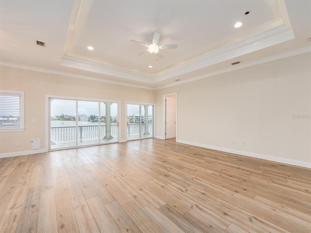 Empty room, Interior, Recessed Lighting, Water, Wood Texture Flooring