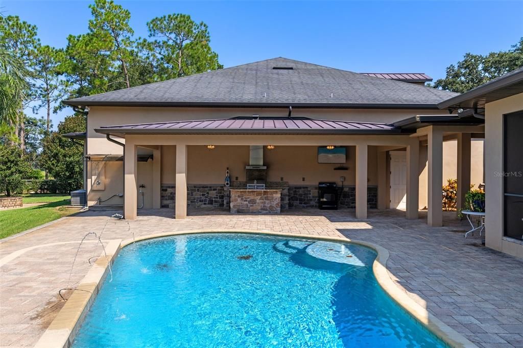 Exterior, Outdoor Kitchen, Pool