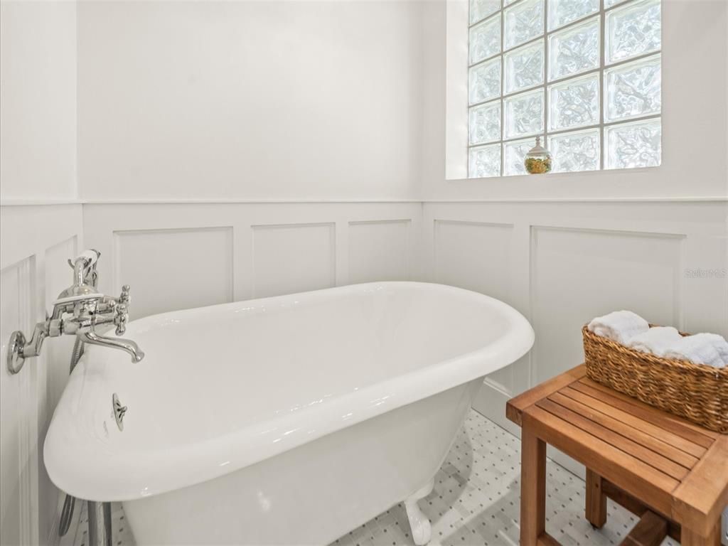 Bathroom, Free Standing Baths, Interior
