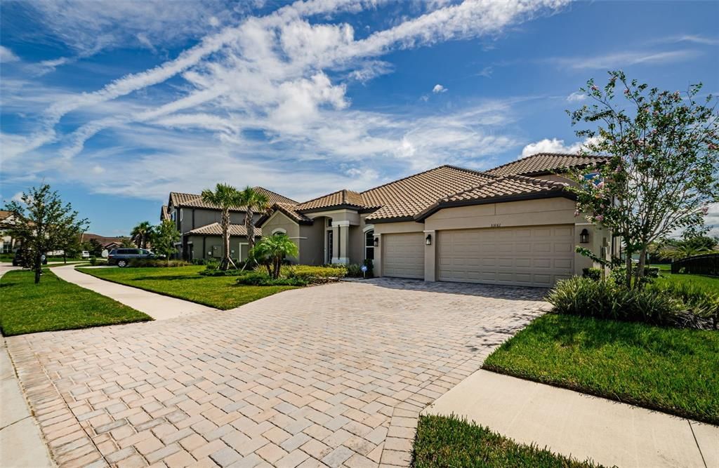 Attached, Exterior, Facade, Mediterranean