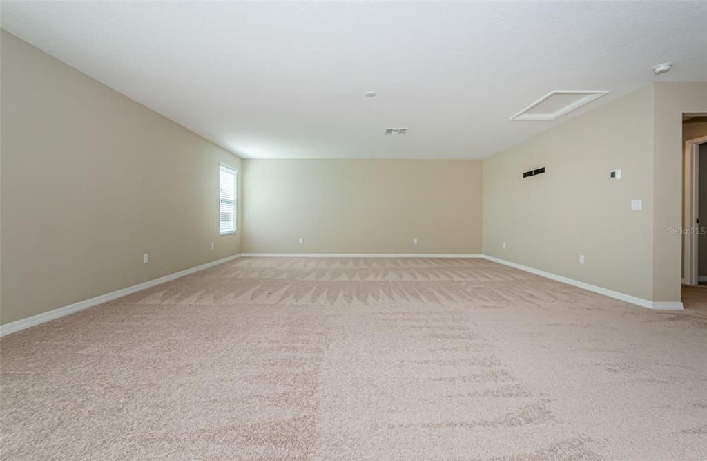 Empty room, Interior