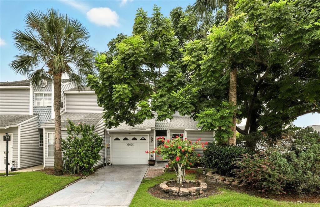 Attached, Exterior, Facade, Ranch