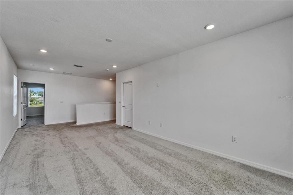 Empty room, Interior, Recessed Lighting