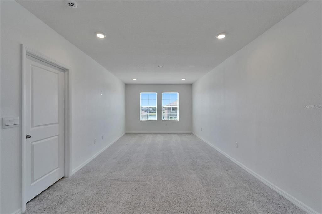 Empty room, Interior, Recessed Lighting