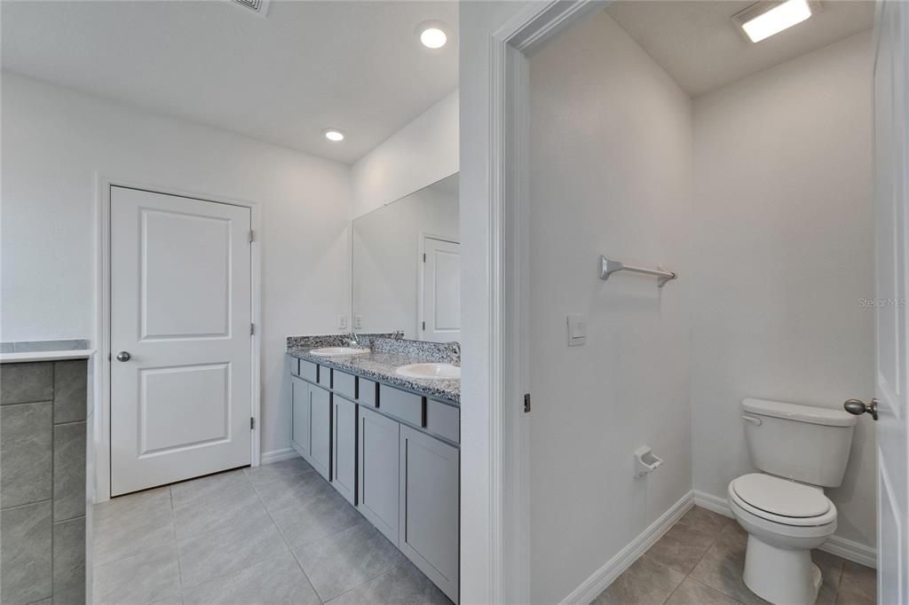 Bathroom, Dual Sink Vanities, Interior, Recessed Lighting